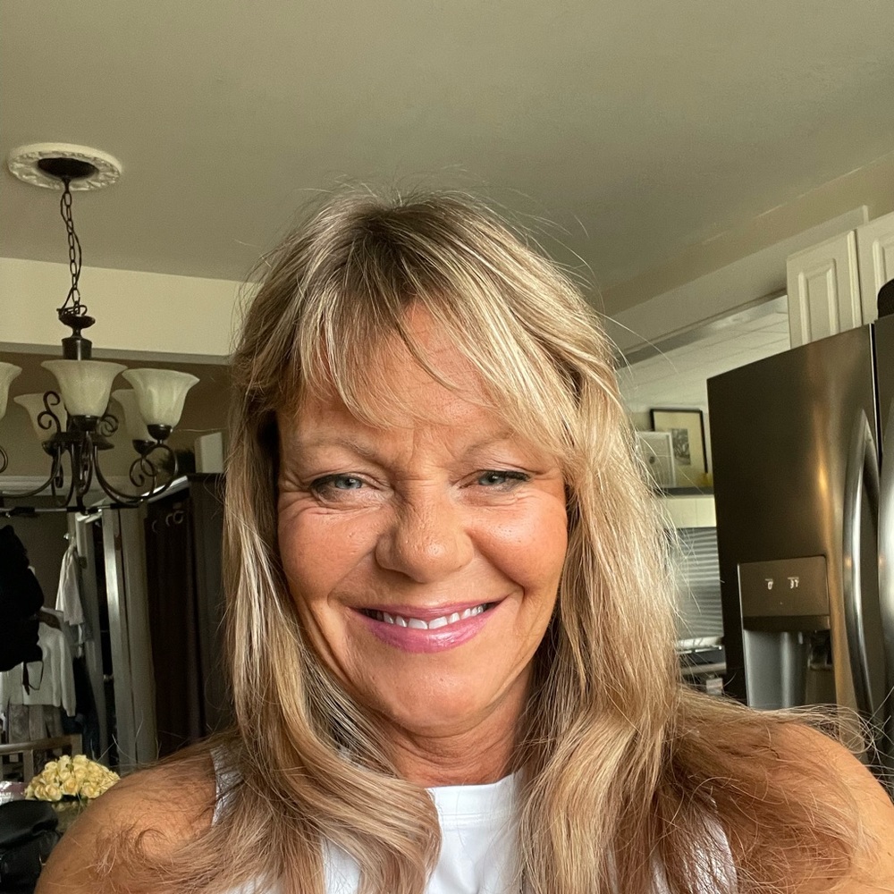 Meet your Posher, Mia